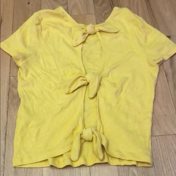 Hollister | Yellow T-Shirt - Picture 2 of 3